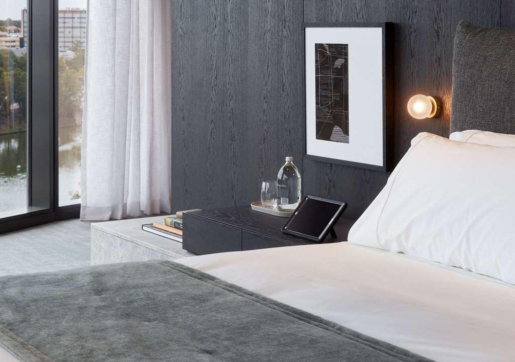 Eos By Skycity Adelaide Bilik gambar A bedroom at the Standard East Village
