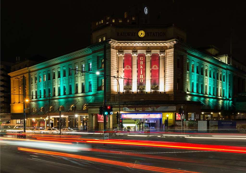 Eos By Skycity Adelaide Kemudahan gambar The UWA Guild Theatre at night